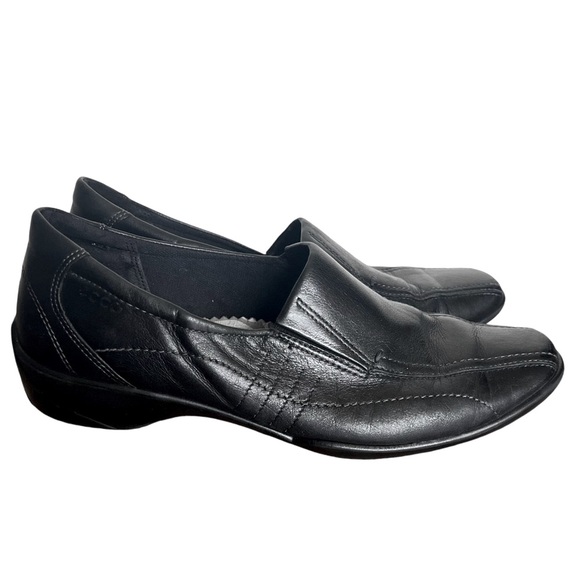Ecco Slip On Black Leather Loafers For Women Sz 39 EU // 8 US - Picture 1 of 16